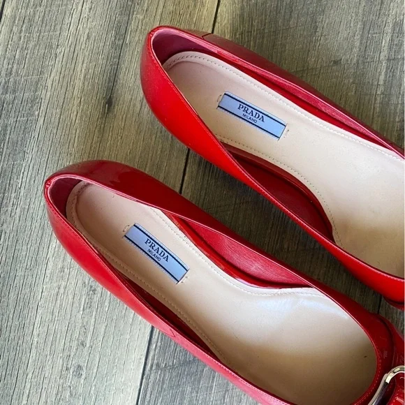 NWT Prada Red Patten Leather Ballet Flats Rounded Toe Gold Buckle Size 41.5 - Picture 4 of 14
